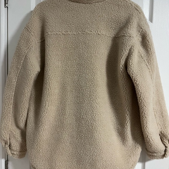 BNWT AE Teddy Bear Shacket (oversized fit) - Picture 4 of 4
